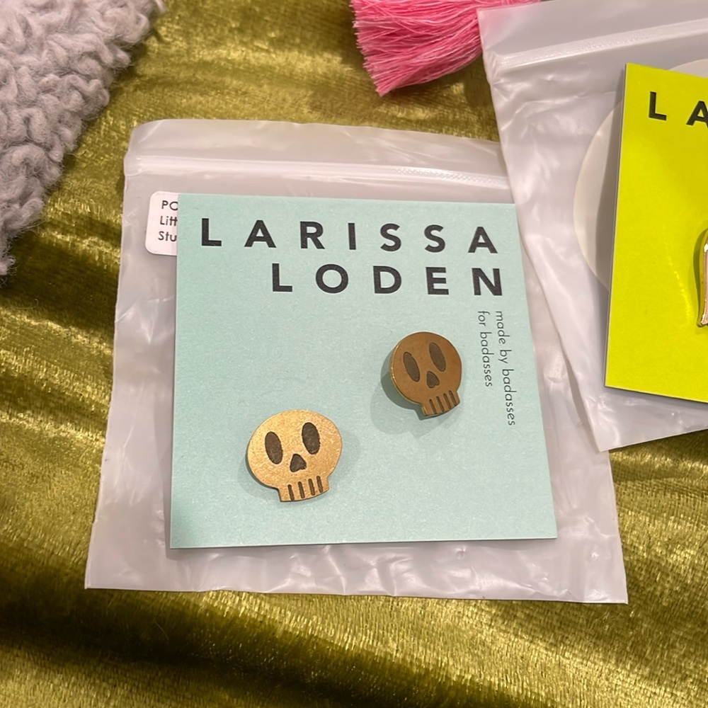 LARISSA LODEN Little Skull Stud Earrings